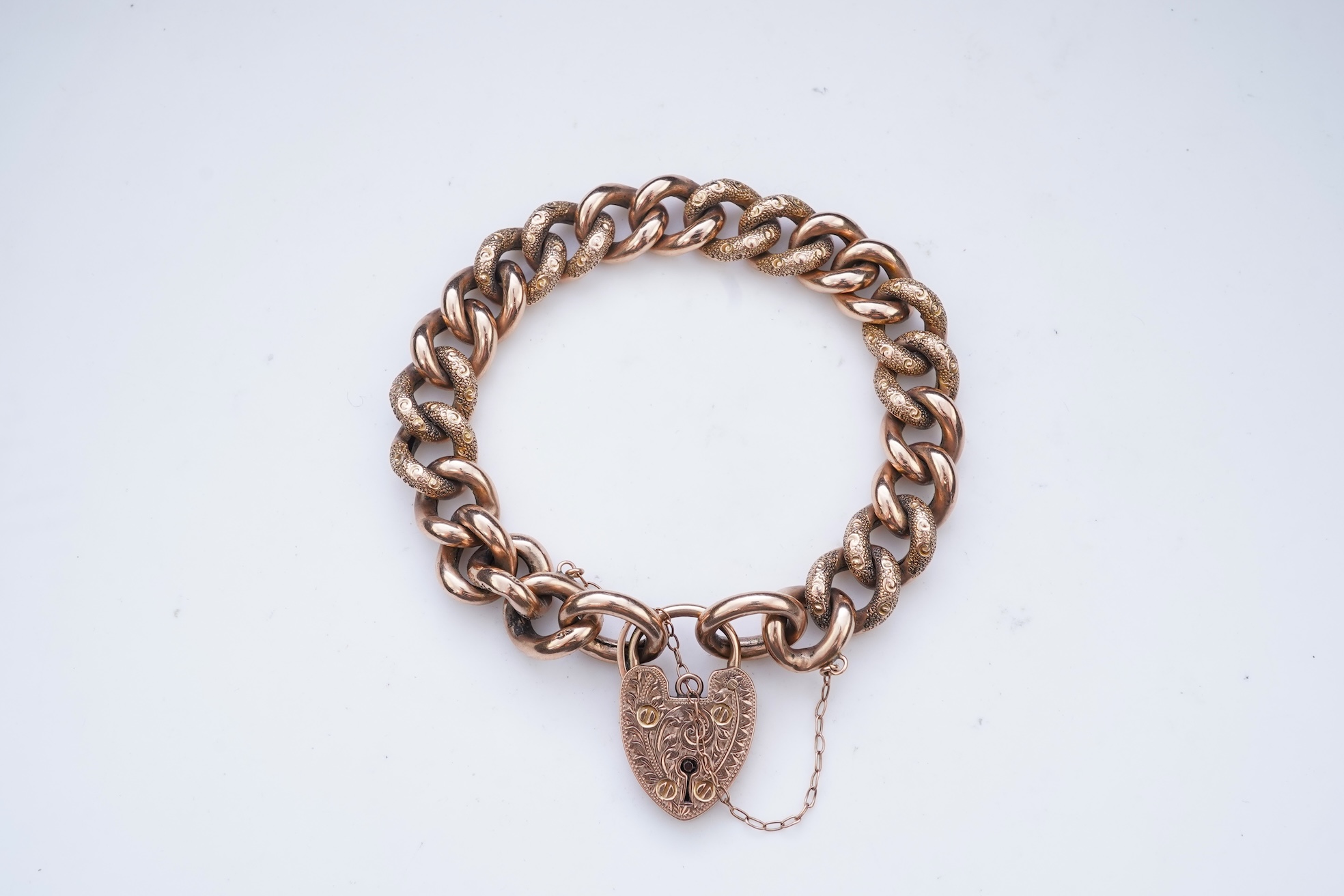 A Victorian gold bracelet, late 19th century